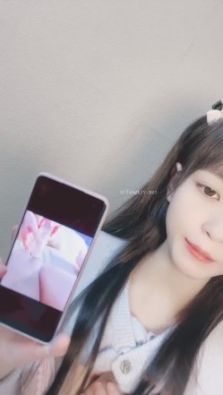 绝对的女神【闪闪】真的太纯了~看一眼就想射~极品啊，展示自己的小视频，白臀美腿玉足，小仙女真是漂亮死了 截图14