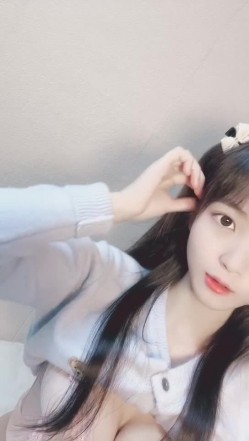 绝对的女神【闪闪】真的太纯了~看一眼就想射~极品啊，展示自己的小视频，白臀美腿玉足，小仙女真是漂亮死了 截图16