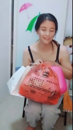 骚货奶妈~【哺乳期】收费自慰跳蛋双插~道具~呻吟声好刺耳~看着很良家贤惠，骚起来也是不得了！ 截图11