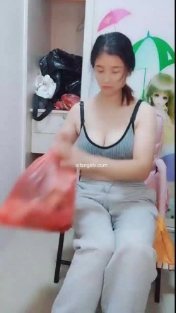 骚货奶妈~【哺乳期】收费自慰跳蛋双插~道具~呻吟声好刺耳~看着很良家贤惠，骚起来也是不得了！ 截图12