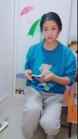 骚货奶妈~【哺乳期】收费自慰跳蛋双插~道具~呻吟声好刺耳~看着很良家贤惠，骚起来也是不得了！ 截图14