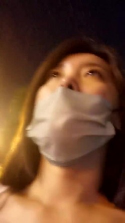 良家人妻的淫荡私生活，20小时，【放肆的水娃】，家人面前真空跳蛋下厨做饭，当场喷水，拖把都来不及拖，随时随地干 截图2