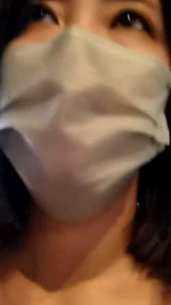 良家人妻的淫荡私生活，20小时，【放肆的水娃】，家人面前真空跳蛋下厨做饭，当场喷水，拖把都来不及拖，随时随地干 截图5