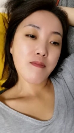 良家人妻的淫荡私生活，20小时，【放肆的水娃】，家人面前真空跳蛋下厨做饭，当场喷水，拖把都来不及拖，随时随地干 截图16