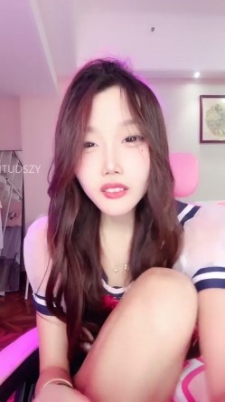 ️神级女神【董小姐】高端女神！模特身材~裸舞~道具自慰~白浆直流！ 截图7