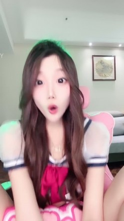 ️神级女神【董小姐】高端女神！模特身材~裸舞~道具自慰~白浆直流！ 截图9