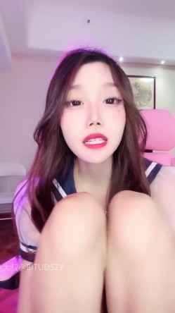 ️神级女神【董小姐】高端女神！模特身材~裸舞~道具自慰~白浆直流！ 截图14