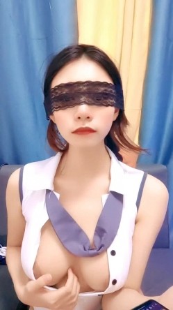 哺乳期的妮妮老师一个人的精彩直播，白丝情趣诱惑，双奶喷射奶水给狼友看，淫声荡语揉奶玩逼自慰呻吟好刺激 截图1
