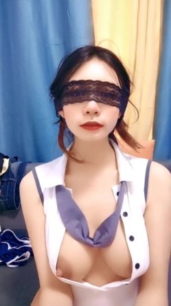 哺乳期的妮妮老师一个人的精彩直播，白丝情趣诱惑，双奶喷射奶水给狼友看，淫声荡语揉奶玩逼自慰呻吟好刺激 截图4