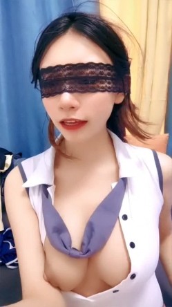 哺乳期的妮妮老师一个人的精彩直播，白丝情趣诱惑，双奶喷射奶水给狼友看，淫声荡语揉奶玩逼自慰呻吟好刺激 截图6