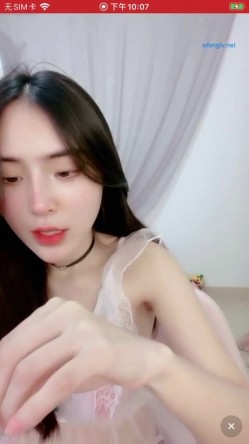 高颜值校花女神【温尔】极品学妹粉色的美乳特写，教大家如何防主播套路骗，给大家表演发骚如何勾引男人！ 截图1