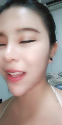 木子小少妇露脸约啪蒙面大哥，口交大鸡巴表情真骚，淫话不断诱惑床上激情啪啪，被各种姿势猛草呻吟不止 截图2