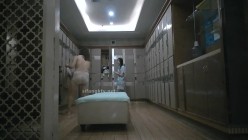 国内『温泉会所』贴脸偷拍沐浴更衣泳池戏水 超多美女良家少妇近距离接触 截图13