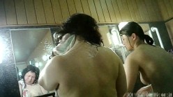 偷拍女浴室换衣极品小少妇，这漂亮奶子和身材正是新婚少妇最妖娆的阶段 截图9