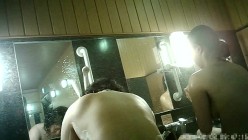 偷拍女浴室换衣极品小少妇，这漂亮奶子和身材正是新婚少妇最妖娆的阶段 截图13