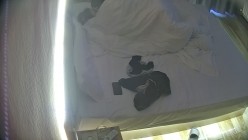 酒店偷拍 学生情侣妹子满心期待男友激烈的碰撞废才男友只知道玩游戏性能力让她大失所望 截图15