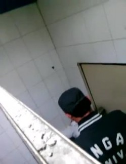 【极品稀缺 ️大开眼界】精彩公共场所啪啪被偷拍 ️最强刺激性爱甄选 ️网吧做爱 户外车震 公厕跪舔后入被发现 截图9