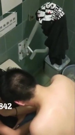 【极品稀缺 ️大开眼界】精彩公共场所啪啪被偷拍 ️最强刺激性爱甄选 ️餐厅厕所啪操宿醉女同学 高栏杆激情 高手在民间 截图11