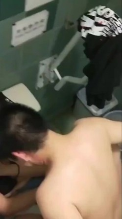 【极品稀缺 ️大开眼界】精彩公共场所啪啪被偷拍 ️最强刺激性爱甄选 ️餐厅厕所啪操宿醉女同学 高栏杆激情 高手在民间 截图12