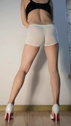 【少妇控熟女控必备】无水印纯凈原版，曾火爆全网的广场舞阿姨大胆福利，各种良家，骚舞全裸自慰潮吹 截图4