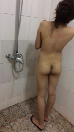 《台湾情侣泄密》可爱又听话的小女友还有点害羞 截图3