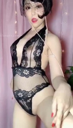 迷倒万千少男的万人迷熟女，极品难一遇，仿佛上海滩的交际花，人美极了配上一手老歌，魅力诱惑！ 截图8