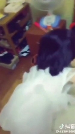 抖音上的那些疯狂羞羞的事 坑妈发骚 野战爆奶 纹身 路边撒尿等合集 抖音系统未及时删除的不雅小视频流出小集合 截图3