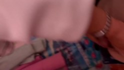 干已婚少妇，骨感美味，’肚子上都是肉，脱掉内裤摸、按摩鸡巴’，女上位，骚的要命！ 截图6