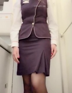 【真实空姐】各大航空美丽空姐不欲人知的真实反差 截图1