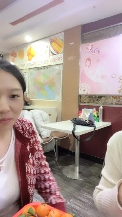《稀缺资源重磅》猎奇圈内部分享热门视频极品大奶子哺乳期的奶妈疯狂露出自摸挑逗赚奶粉钱 截图6