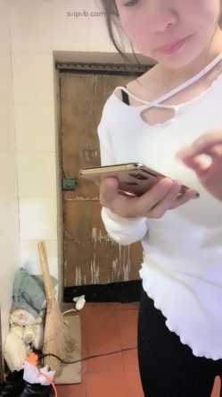 《稀缺资源重磅》猎奇圈内部分享热门视频极品大奶子哺乳期的奶妈疯狂露出自摸挑逗赚奶粉钱 截图14