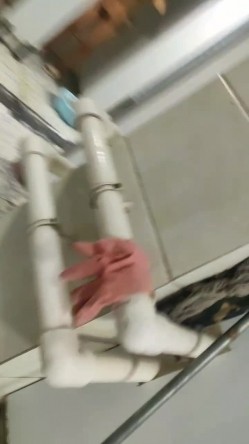 买通女同桌到女浴室偷录脱光衣服洗澡的同班女同学 截图7