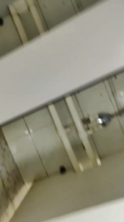 买通女同桌到女浴室偷录脱光衣服洗澡的同班女同学 截图10