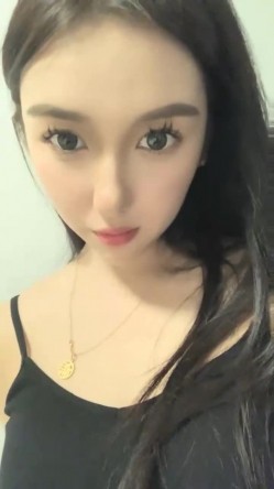 明星脸，几万粉丝的小网红【偷走一头猪】清秀女神~长腿骚舞~道具黑牛~逼会下蛋，走在街上回头率肯定高！ 截图1