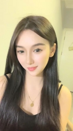 明星脸，几万粉丝的小网红【偷走一头猪】清秀女神~长腿骚舞~道具黑牛~逼会下蛋，走在街上回头率肯定高！ 截图16