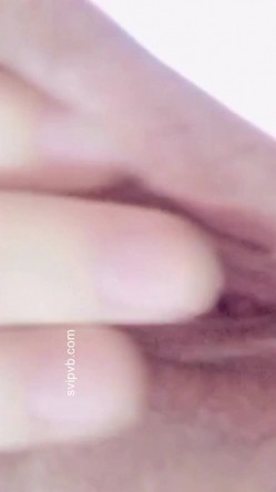 【巨乳女神降临】最新G罩杯木瓜奶爆乳女神乳儿大尺度玩乳私拍流出 玩乳揉穴 G罩杯福利 完美露脸 高清720P版 截图5