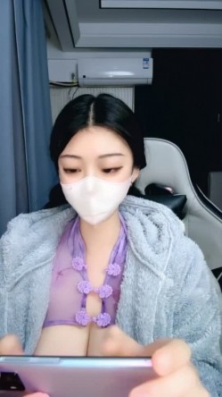 兄弟们 超级大奶子 巨大无比【最爱喝奶茶】甩奶舞 性感内衣超好身材 看着就是爽 截图3