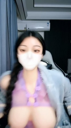 兄弟们 超级大奶子 巨大无比【最爱喝奶茶】甩奶舞 性感内衣超好身材 看着就是爽 截图4