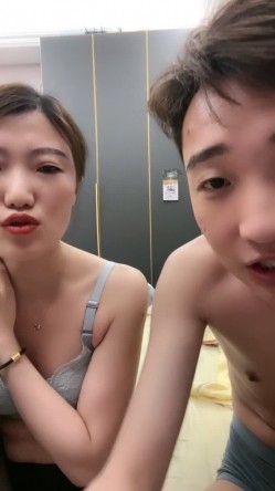 有这样老婆，要少活了，岔开腿舔逼，瘦弱小哥哥屌很大，专业口交女上位啪啪花样操逼 截图1