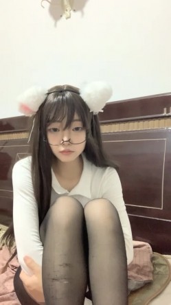 【女高童颜巨乳】应求更新 大奶校花 跳蛋 滴蜡 密码房! 挑战感官刺激 截图3
