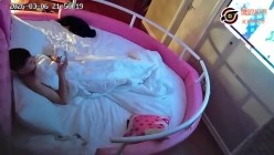 情趣酒店专业炮房偷拍白衬衫御姐和情夫床上吃喝裸着下体随时插入 截图10