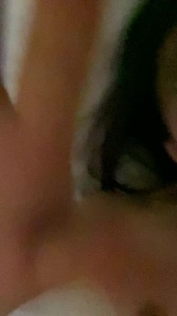 苗条身材眼镜女大生，外表看起来腼腆淑女型，想不到露脸啪啪性爱，太反差了 截图5