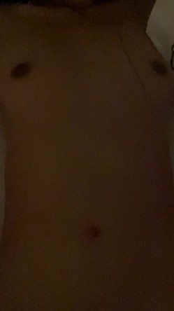 苗条身材眼镜女大生，外表看起来腼腆淑女型，想不到露脸啪啪性爱，太反差了 截图13