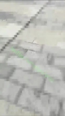 重磅炸弹！万人求档高门槛梦幻联动，顶级绿帽网红大咖联手【绿帽女友+你的大婊姐】私拍，当着男友的面给戴绿帽子 截图3