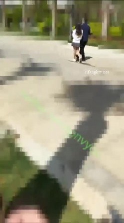 重磅炸弹！万人求档高门槛梦幻联动，顶级绿帽网红大咖联手【绿帽女友+你的大婊姐】私拍，当着男友的面给戴绿帽子 截图11