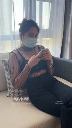 【丝足狂喜】推特28万粉丝国产原创丝袜足交博主「酥小强」付费私拍 线下专约素人模特足交抚摸调情 截图15