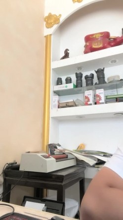 【情趣模特拍摄现场】，专业色影师~外约模特开房拍片， 聊如何约模特外拍 只有一场现场拍摄 密码房 截图6
