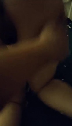六爷的女人 风骚无比，舔屁眼，吃鸡巴，打着电话后入啪啪响，骚 截图6