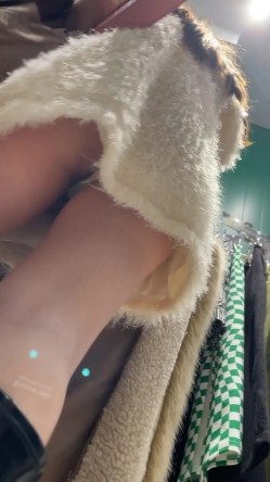 新KingKCD裙底风光 ️开心拍照的小姐姐极品骚白内裤+极品黑丝美腿小姐姐前后CD 截图10