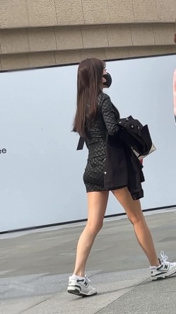 新KingKCD裙底风光 ️开心拍照的小姐姐极品骚白内裤+极品黑丝美腿小姐姐前后CD 截图15